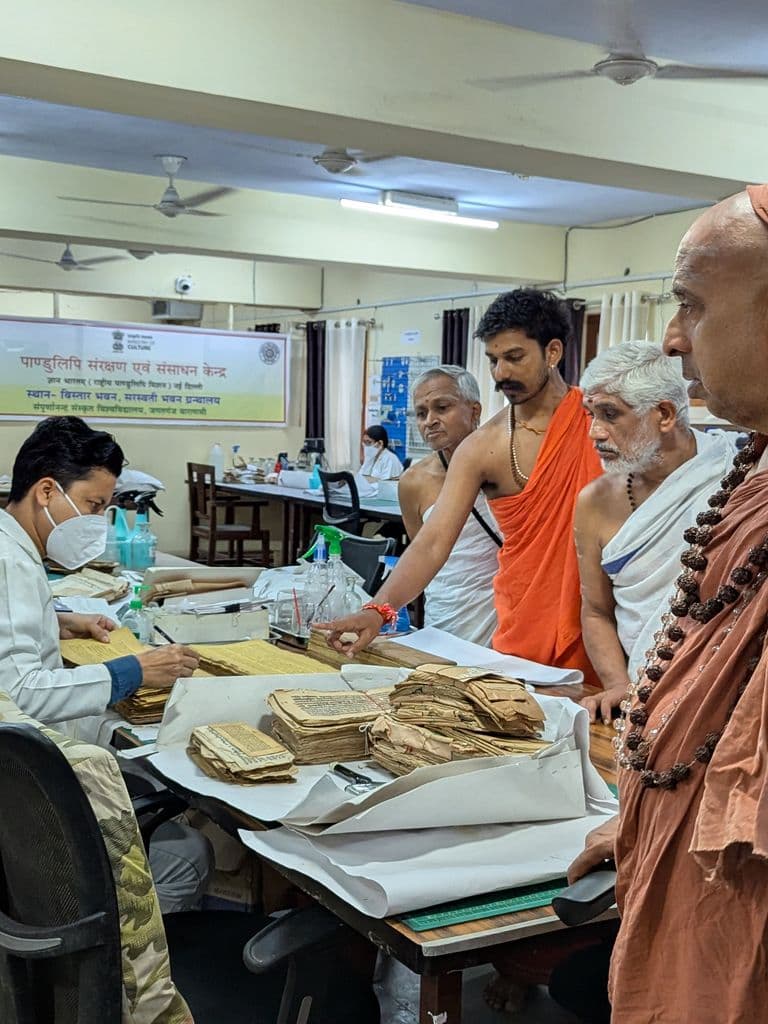 varanasi_pandulipi_sanshodhan_and_samsadhan_kendra_sampoornanand_sanskrit_university_4.jpg