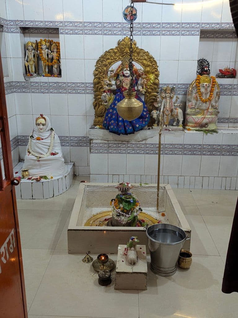 varanasi_sri_adya_jagadguru_shankaracharya_ashram_naria_14.jpg