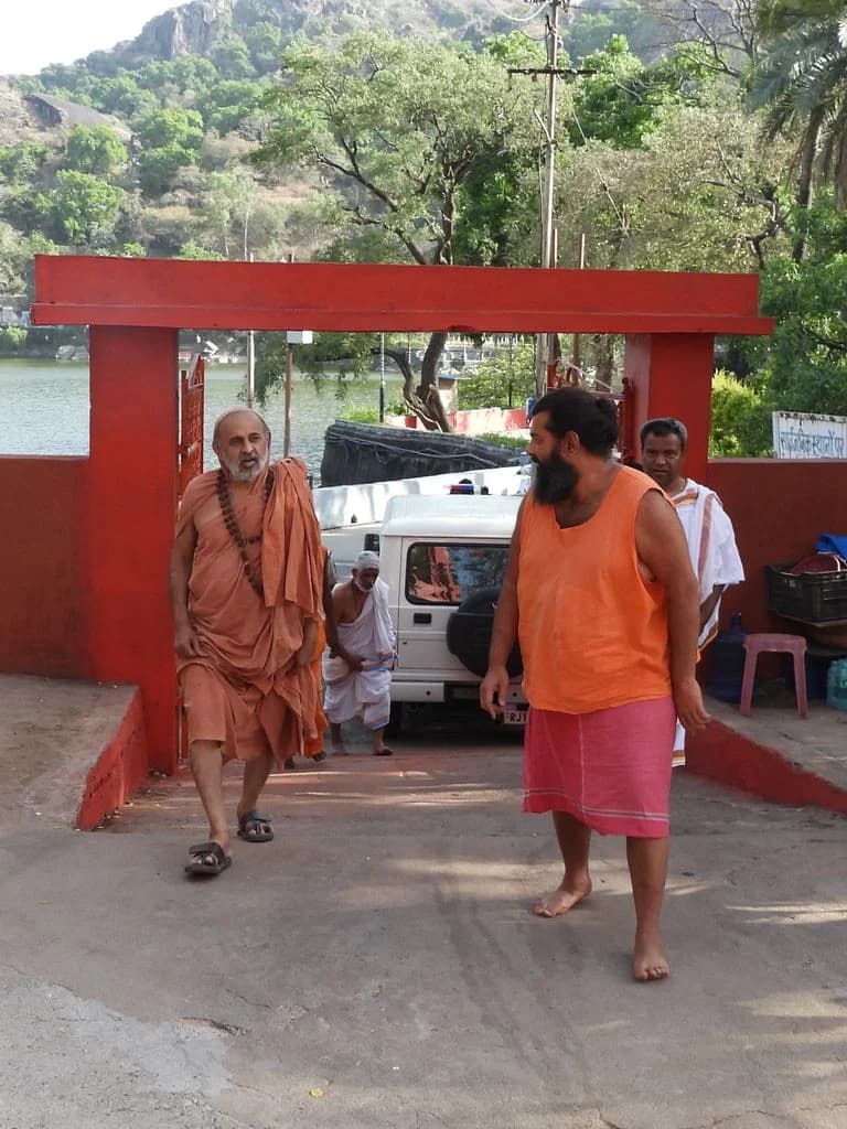 abu_chandrashekhar_mahadev_mandir_3.jpg