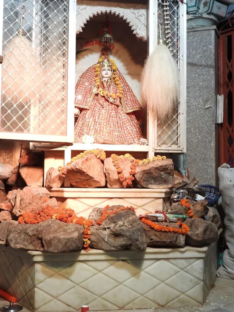 chaksu_sheetala_mata_mandir_3.jpg