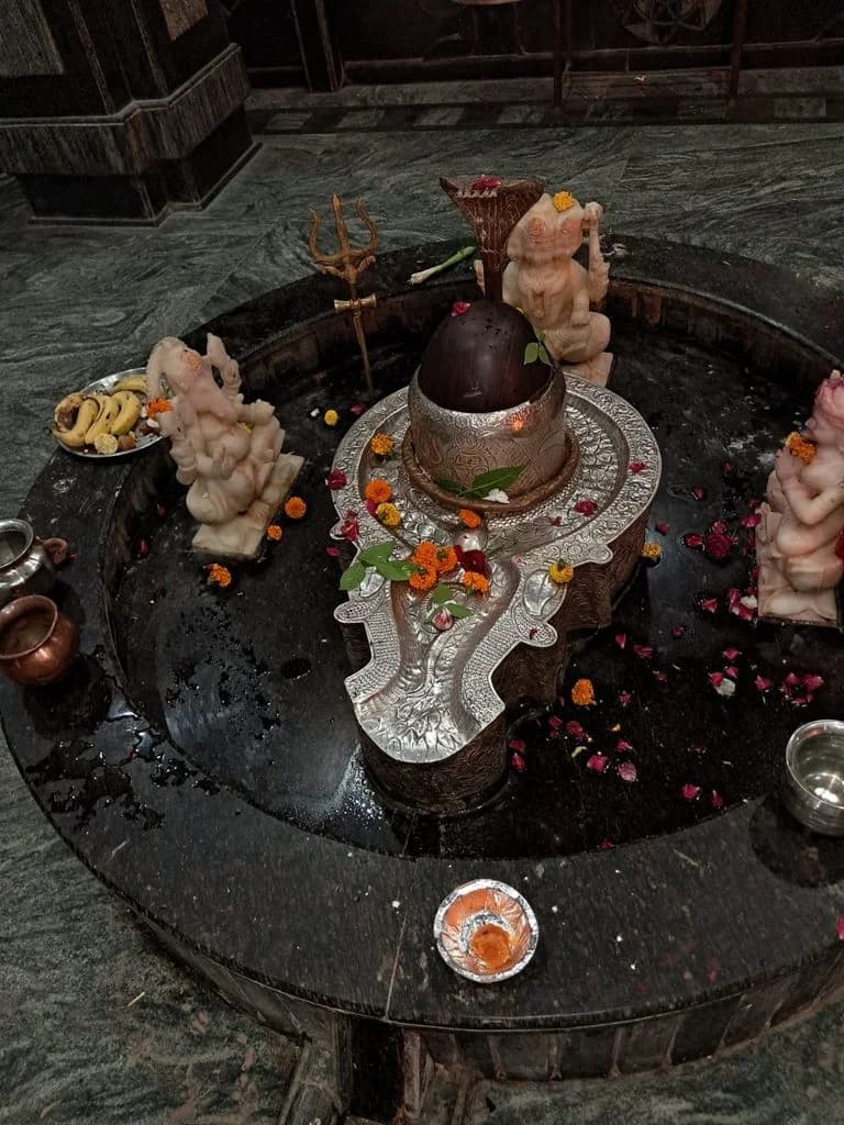 garh_mukteshwar_shiva_mandir_2.jpg