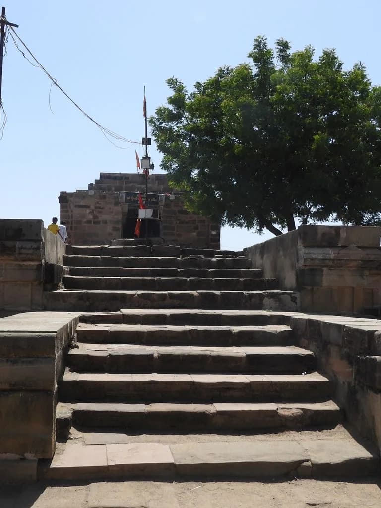 Purneshwara Mahadev Mandir - Lakhadi
