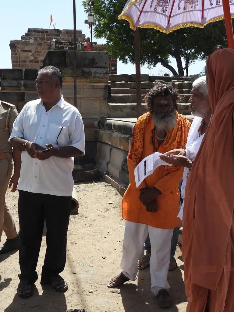 Purneshwara Mahadev Mandir - Lakhadi